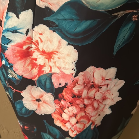 Sleeveless V-neck multi color flor Calvin Klein dress - Picture 3 of 4